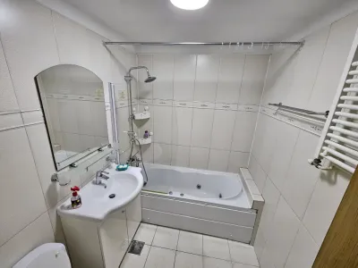 inchiriere apartament Sector 3 Bucuresti baie spatioasa cu cada